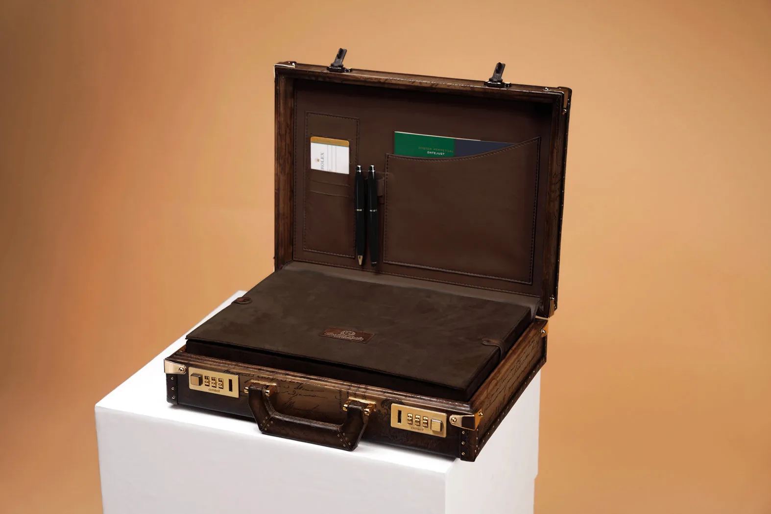 Artos Watch Case - Master Edition Parchment Patina Java Brown