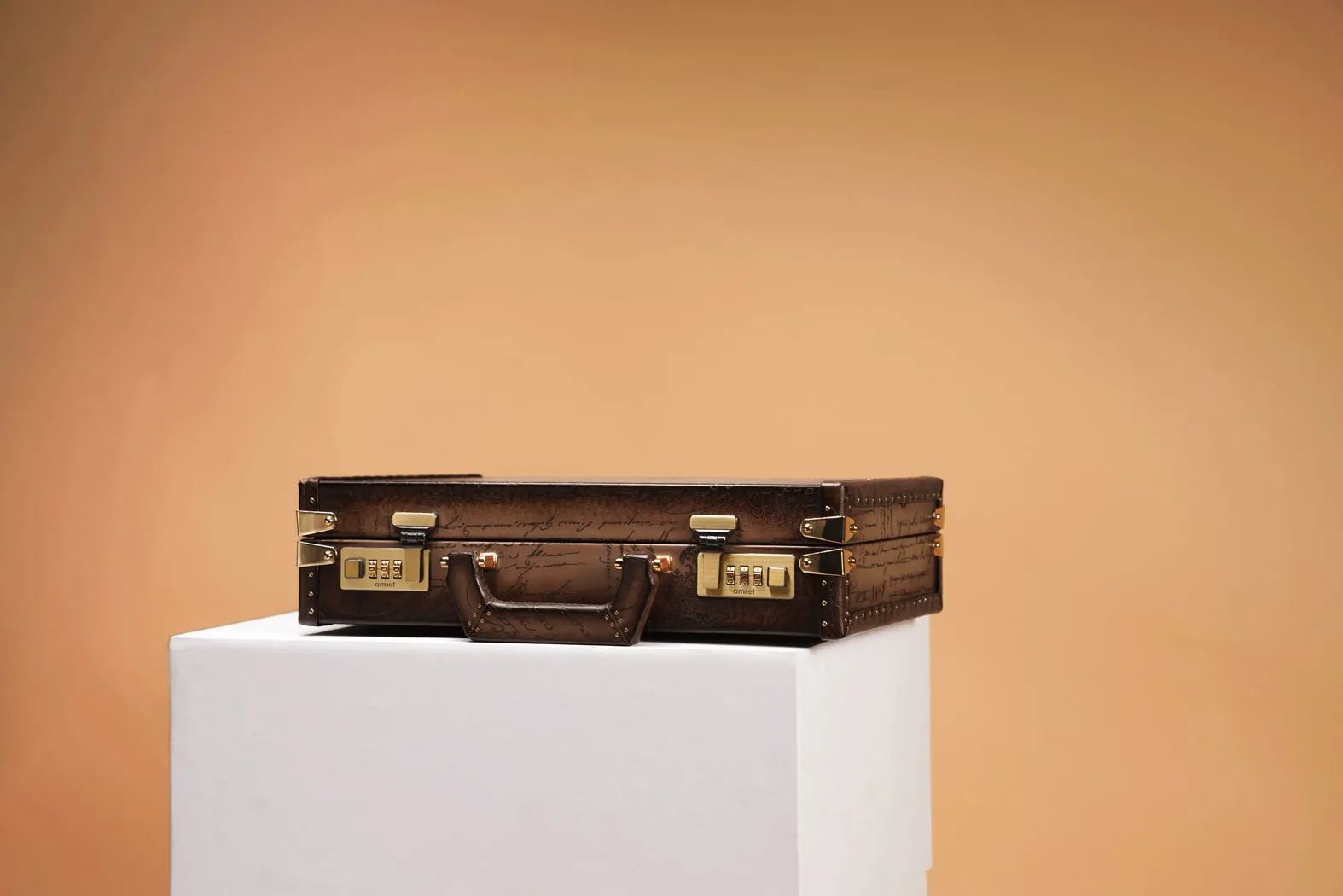 Artos Watch Case - Master Edition Parchment Patina Java Brown