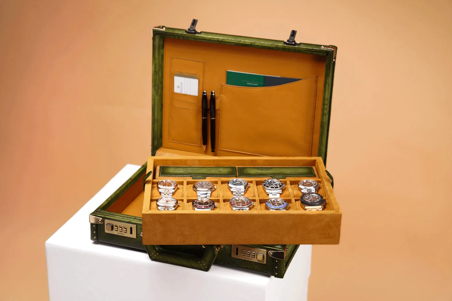 Artos Watch Case - Master Edition Parchment Patina Olive Green