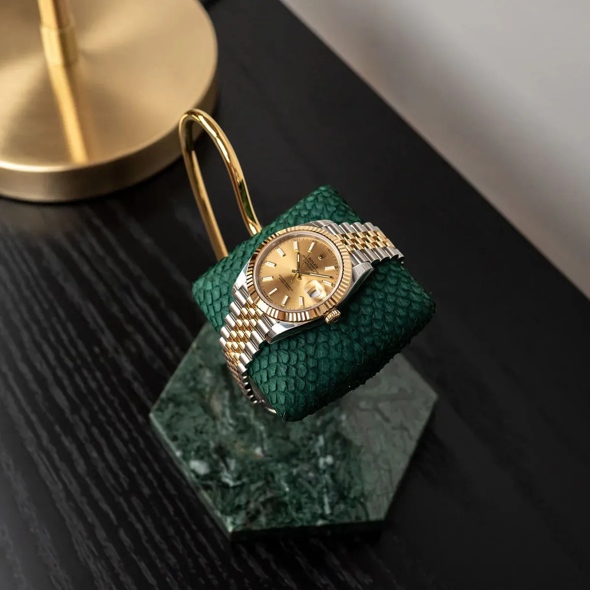 Fawes Luxury Watch Stand  Single Cushion