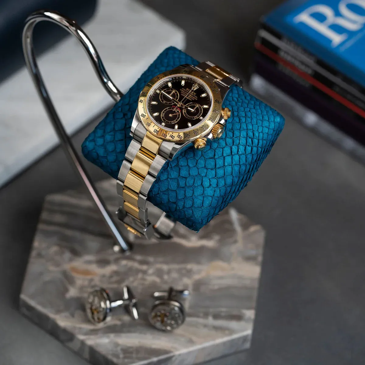 Fawes Luxury Watch Stand  Single Cushion