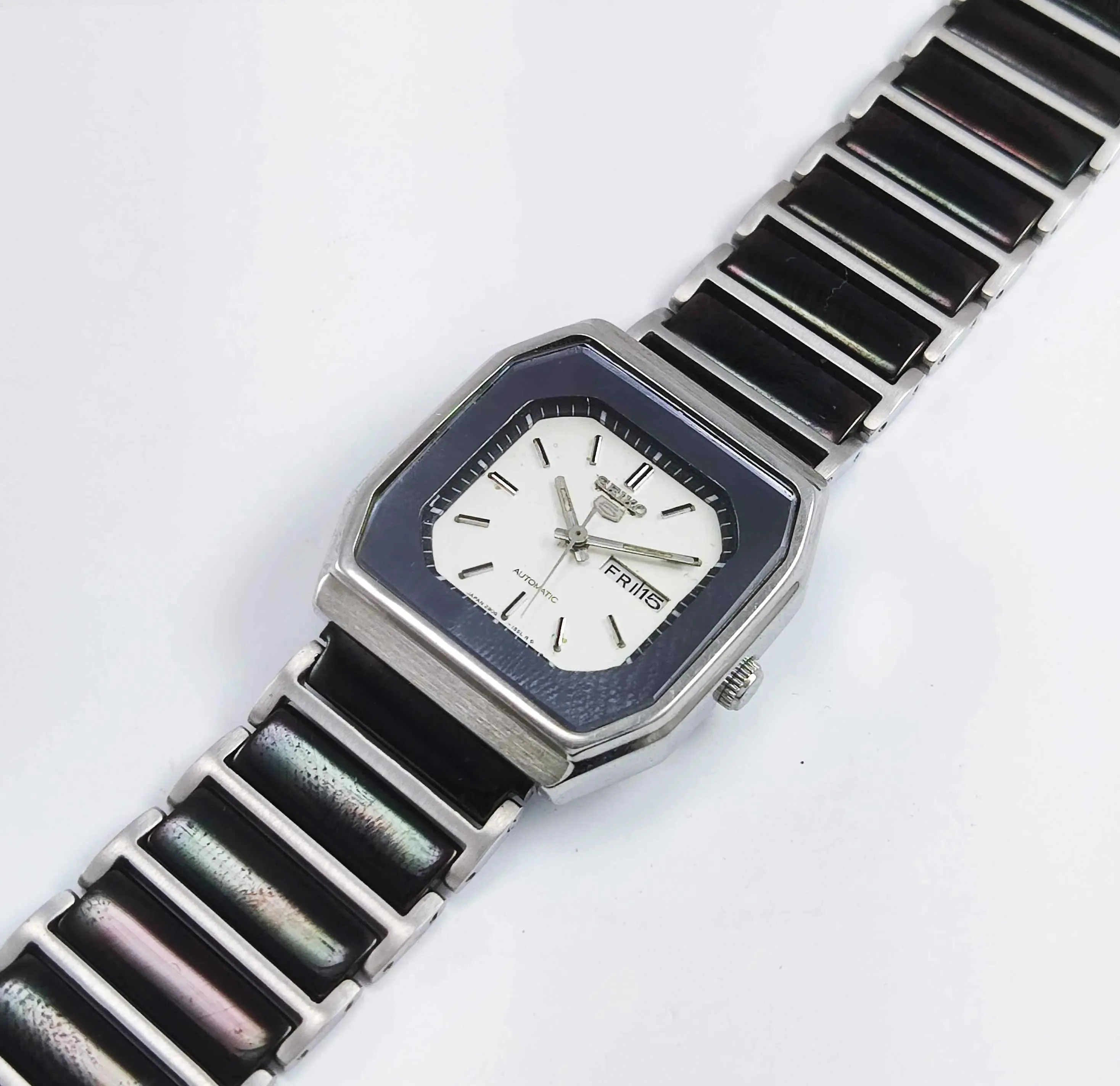 Seiko 5 Automatic-2906A Off-White Dial 17 Jewels Day Date Watch